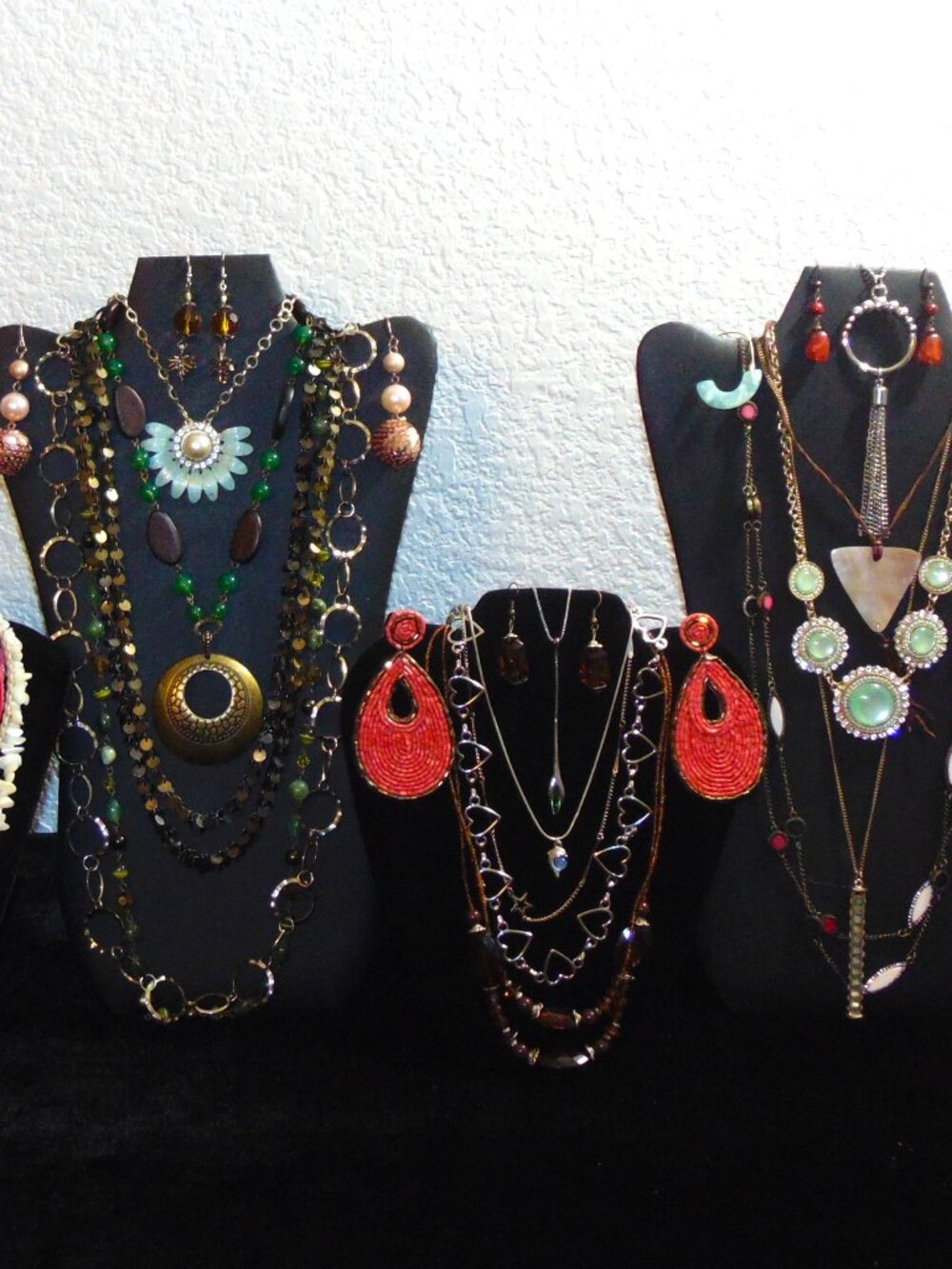 Vintage & Modern Assorted Jewelry lot- very nice!